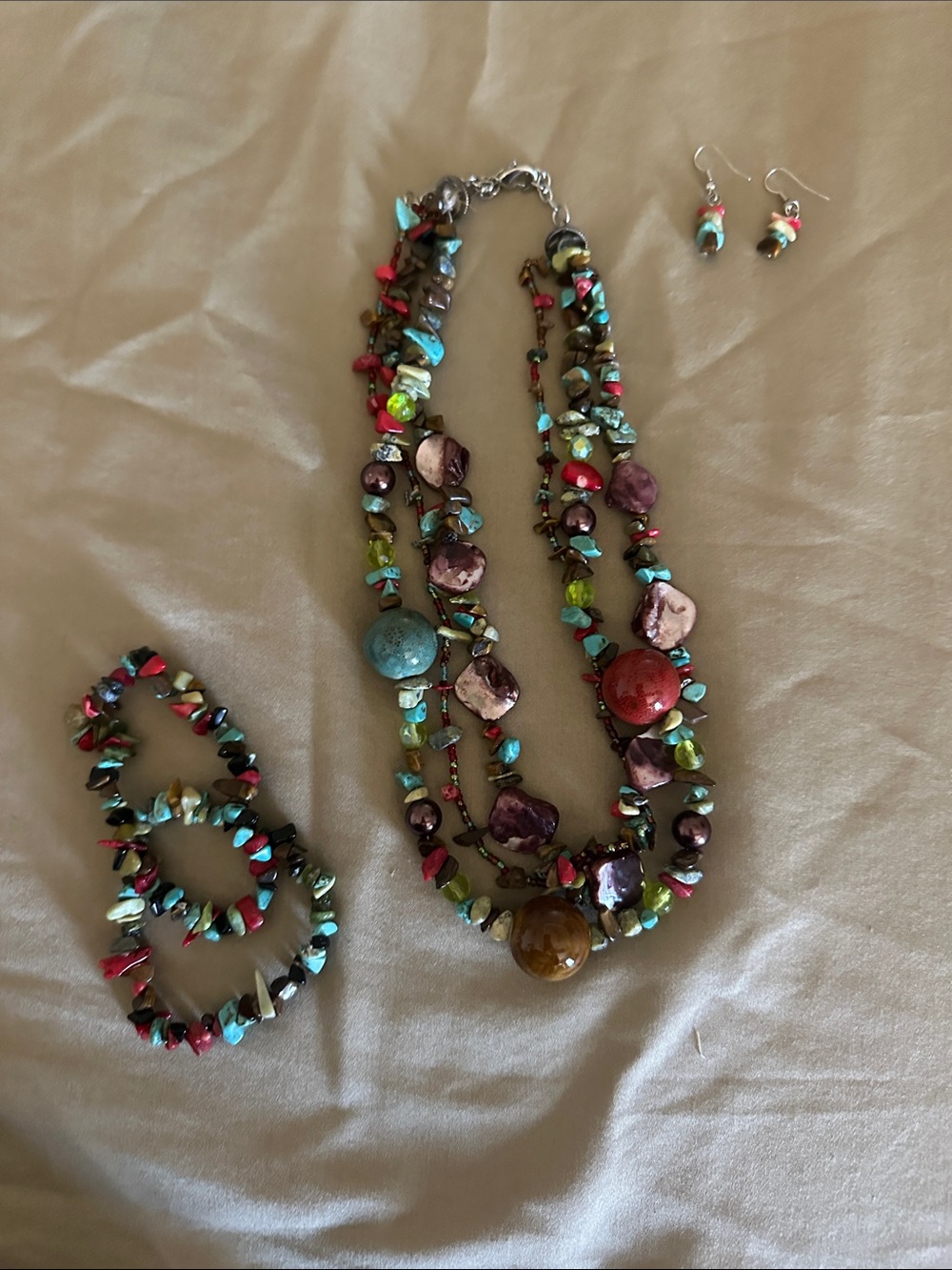 **BUNDLE 3 ITEMS FOR $12!!! Multicolor Bead and Chip Women’s Necklace Set - Unbr